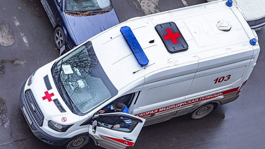 Человек пострадал в результате ДТП легковушки и рейсового автобуса в Москве<br />
