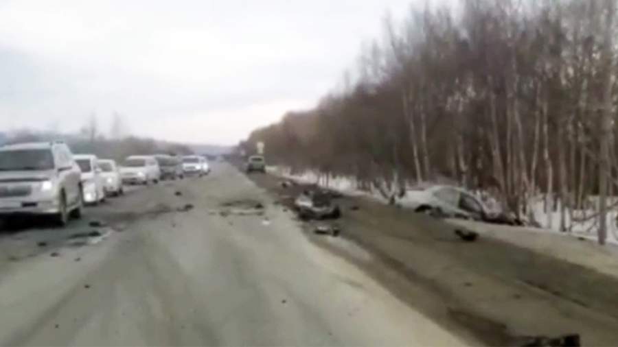 Четыре человека погибли в ДТП с грузовиком на Сахалине<br />
