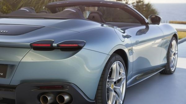 Ferrari показала доступный кабриолет — Roma Spider