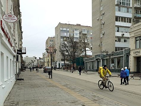 ГИБДД проверят автохамов в центре Саратова из-за жалоб пешеходов
