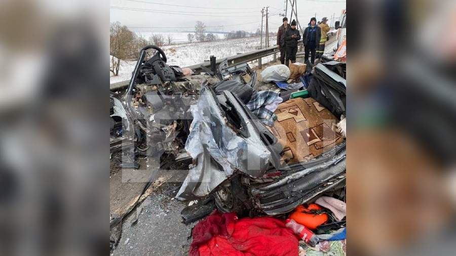 Пять человек погибли в ДТП с тремя автомобилями в Подмосковье<br />

