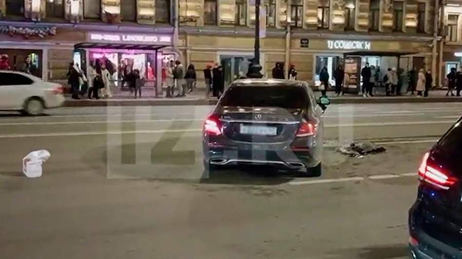 В центре Санкт-Петербурга столкнулись два Mercedes<br />
