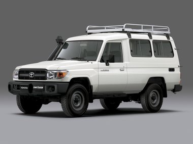 В России появились в продаже новые внедорожники Toyota Land Cruiser 78