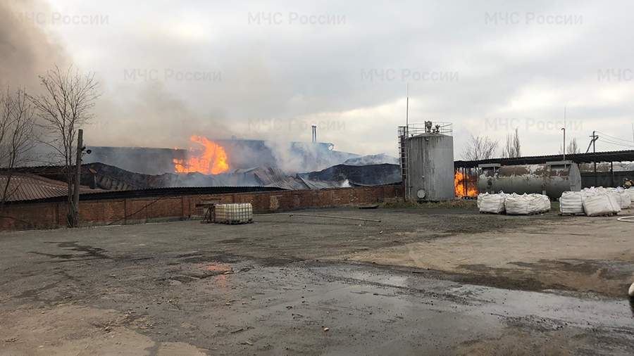 В Ростовской области загорелся склад с целлюлозой<br />
