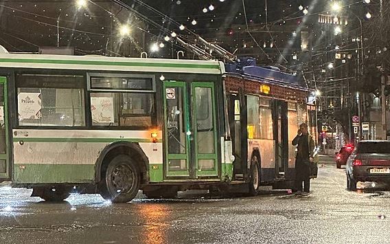 В Рязани на Семинарской произошло ДТП с автобусом и троллейбусом