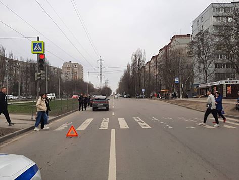 В Ростове легковушка сбила восьмилетнюю девочку