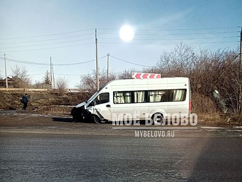 Жесткое ДТП с микроавтобусом произошло в Кузбассе: есть пострадавшие